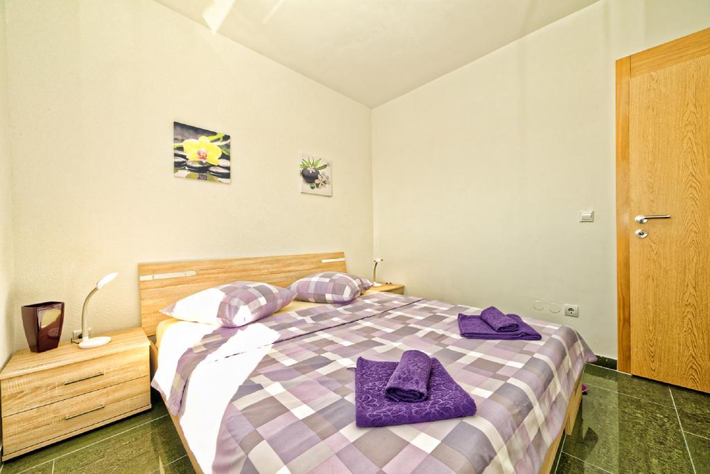 Apartment Una 2 Pula Exterior photo