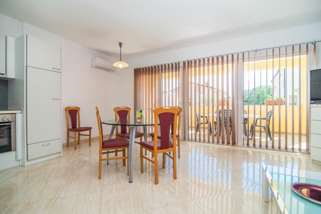 Apartment Una 2 Pula Exterior photo