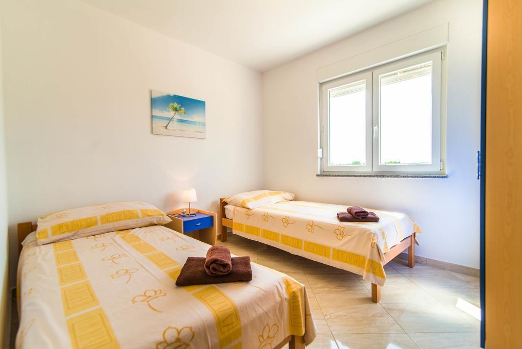 Apartment Una 2 Pula Exterior photo